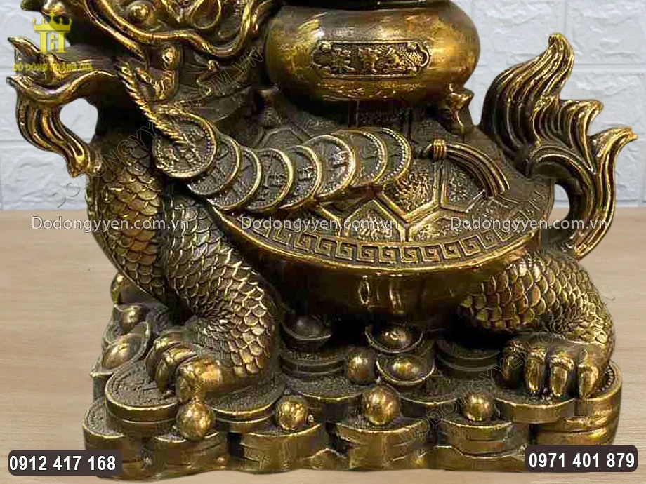 Đế tiền gồm những đồng tiền xu được xếp chắc chắn, vững tr&atilde;i